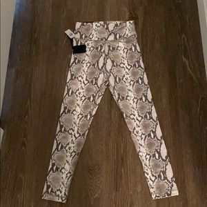 Atmosphere leggings Aritzia